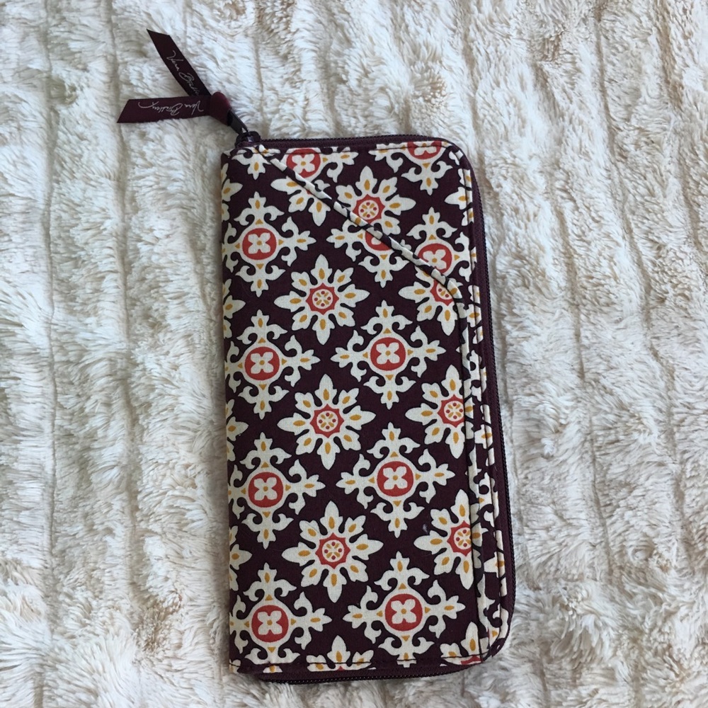 NWOT HTF VERA BRADLEY MEDALLION TRAVEL ORGANIZER!